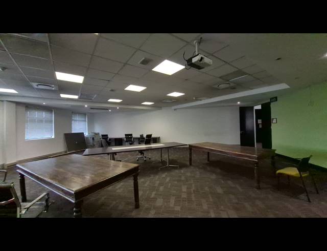 105M² OFFICE TO LET IN SUNNINGHILL